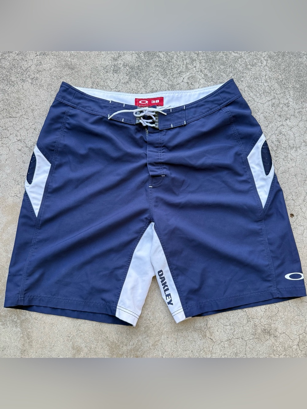 Vintage Y2K OAKLEY Board Shorts Swim Trunks Blue White Size 38 - Picture 2 of 10